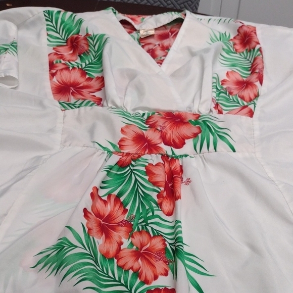 Vintage Floral Kimono Sleeve Tunic - White and Red,Plus - Picture 10 of 12